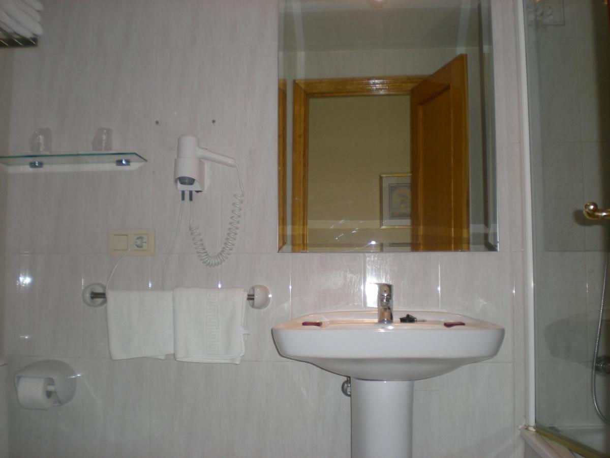 Labella Maria Hotel Pinos Genil Szoba fotó