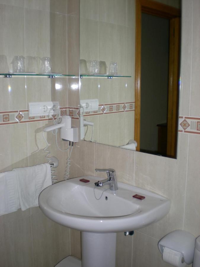 Labella Maria Hotel Pinos Genil Szoba fotó
